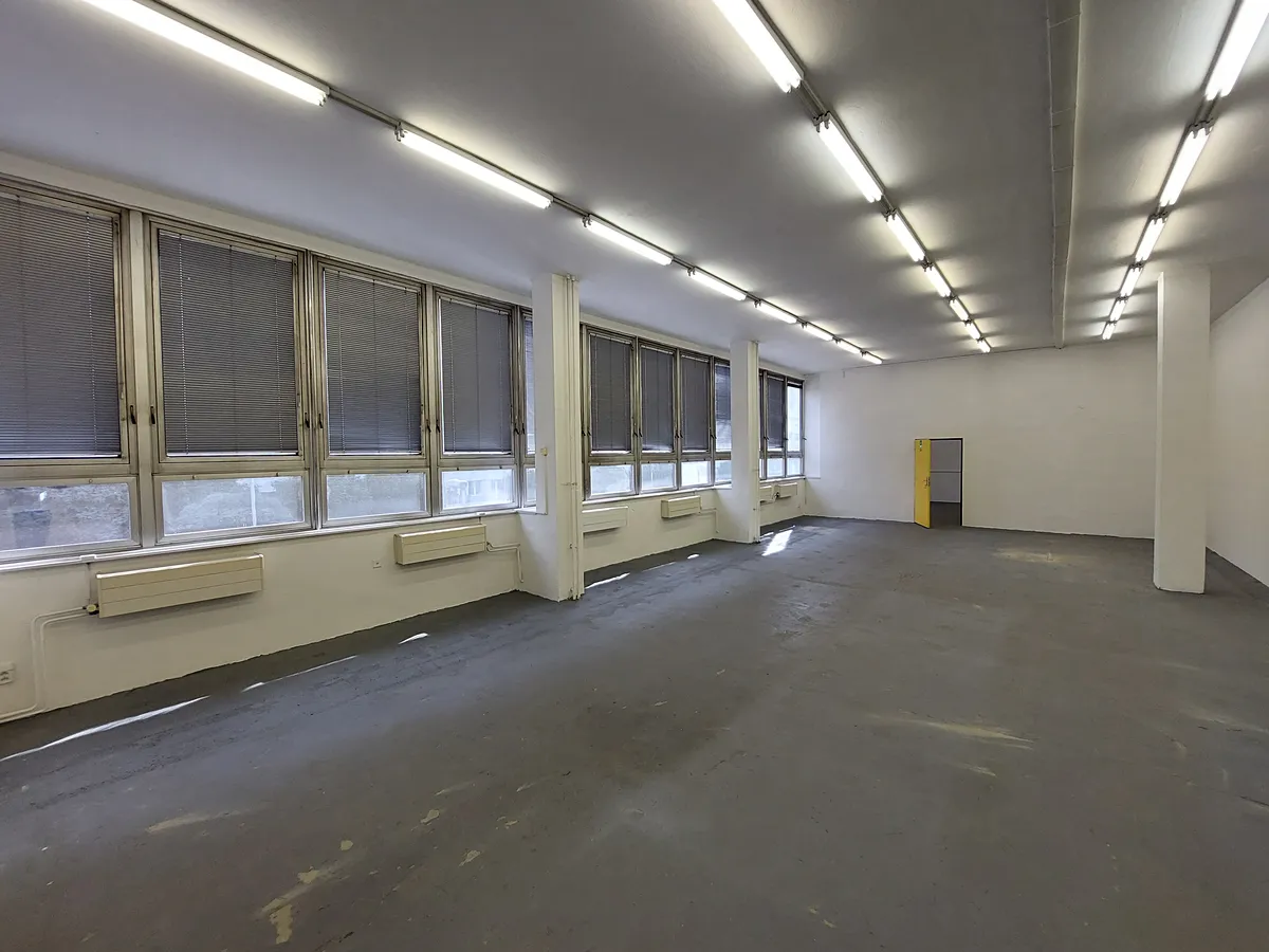 Pronájem skladového prostoru 198 m²